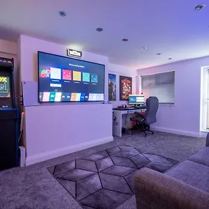 Cavendish Cat And Gaming House Homestay Blackpool